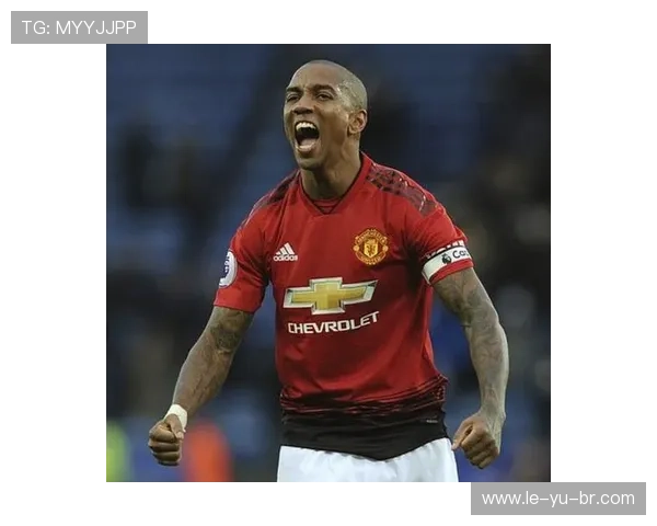 阿什利·扬：英格兰 veteran 领衔回归，迎接新挑战！