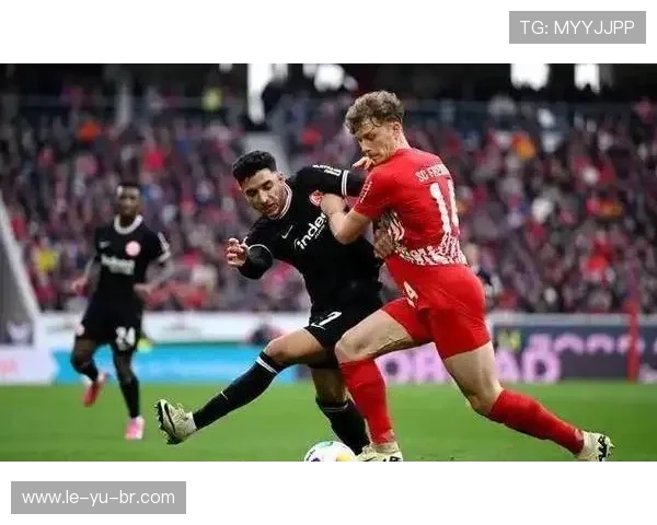 弗赖堡凭控球优势延续不败势头,战术灵活打破对手防线 弗赖堡凭控球优势延续不败势头,战术灵活打破对手防线