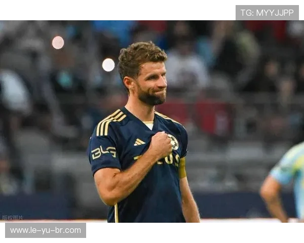 穆勒无球跑动撕裂防线成胜负手