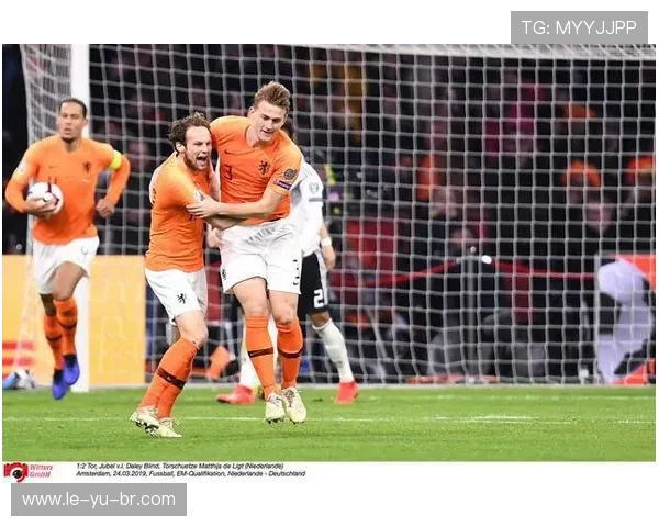 德里赫特防守端表现亮眼，成球队后防中坚力量